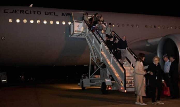 Costa Ricans, Panamanians and Hondurans Leave Israel for Greece on a Humanitarian Flight